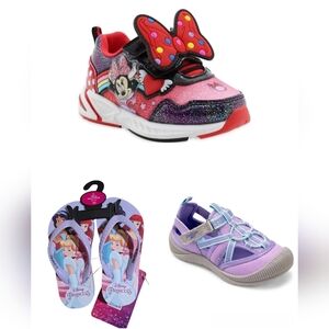 Like New toddler girls sneakers/sandals/flip flops Size 7